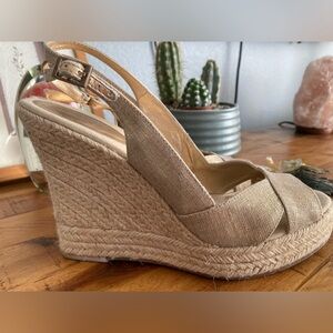 Banana Republic Tan/Gold platforms